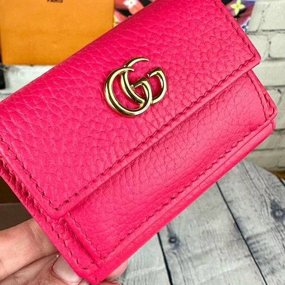 Gucci hot pink compact wallet with card holder and coin section - Picture 3 of 15